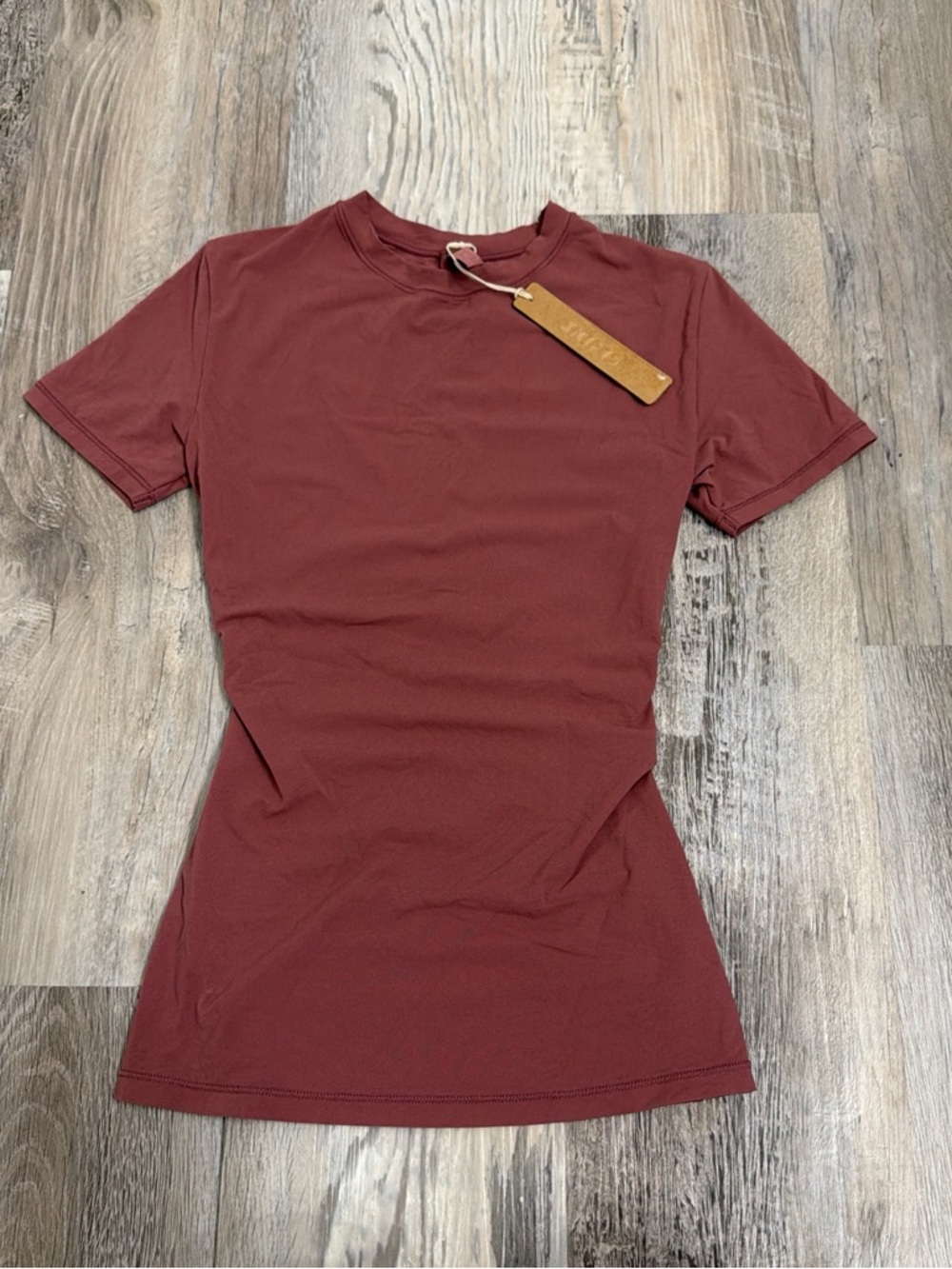 Skims fits everybody short sleeve shirt size xxsmall Color beet NWT